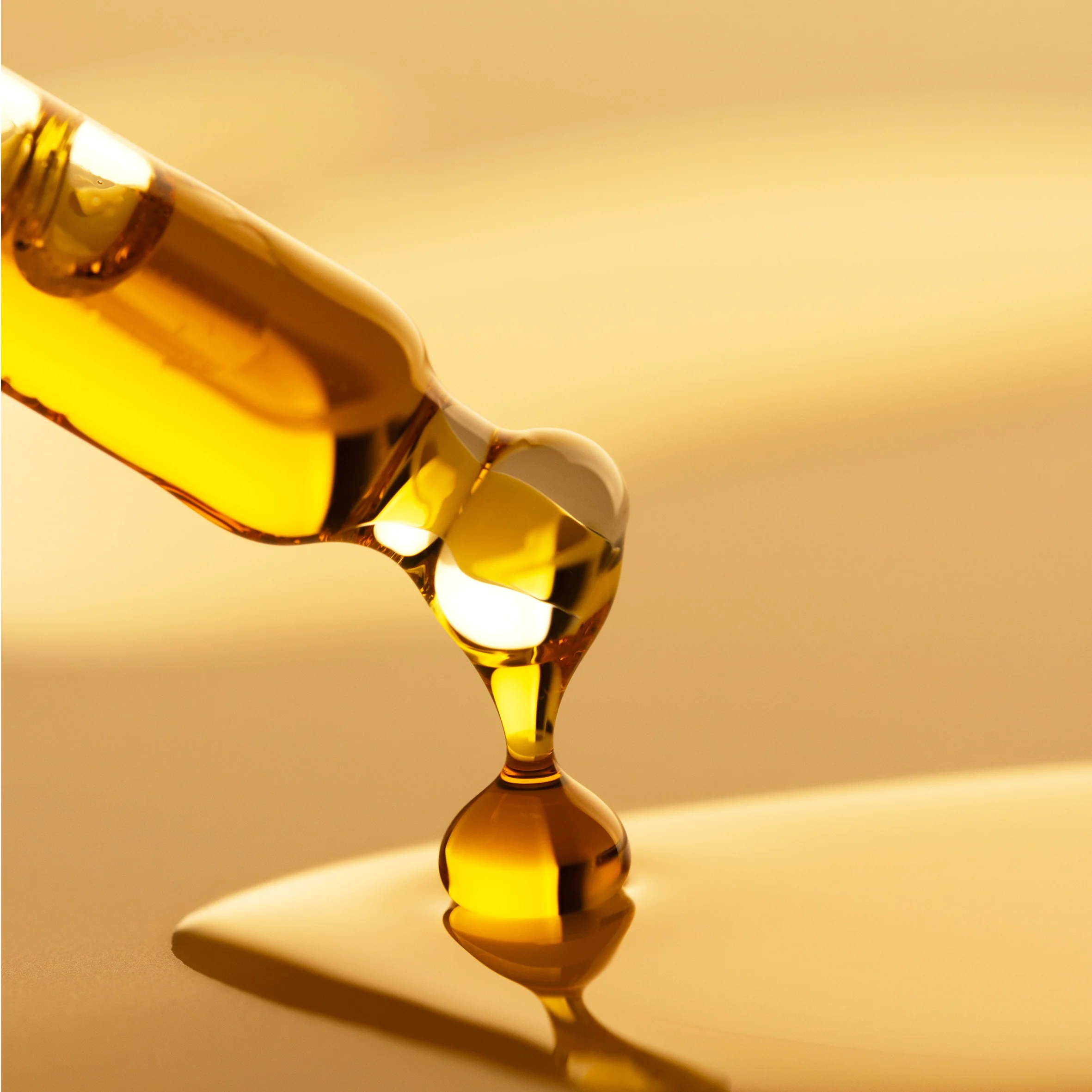C.E.O. Glow Vitamin C & Turmeric Face Oil Huile Visage - Image 3